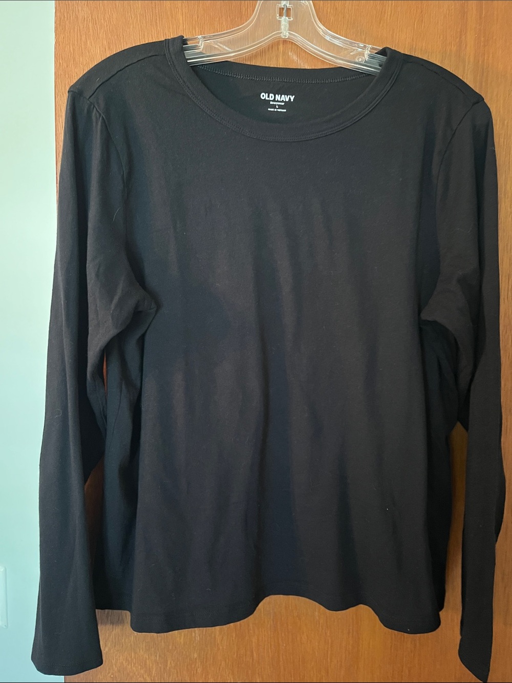 Old Navy Black Long Sleeve Crewneck Tee